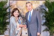 梦见杀鸡王毅会见尼泊尔外长阿祖